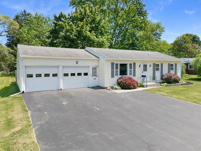1078 Five Mile Line Road, Webster, NY 14580