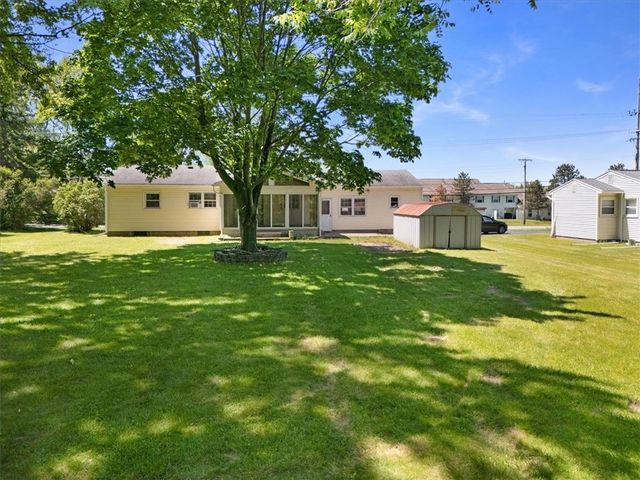 1078 Five Mile Line Road, Webster, NY 14580