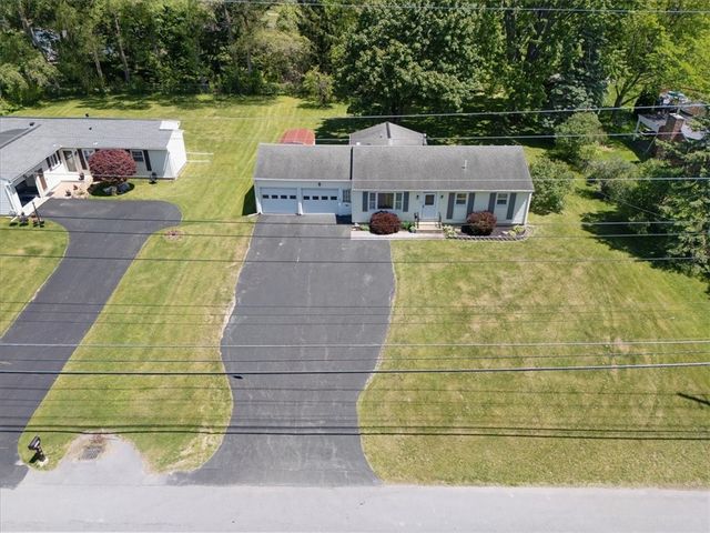 1078 Five Mile Line Road, Webster, NY 14580