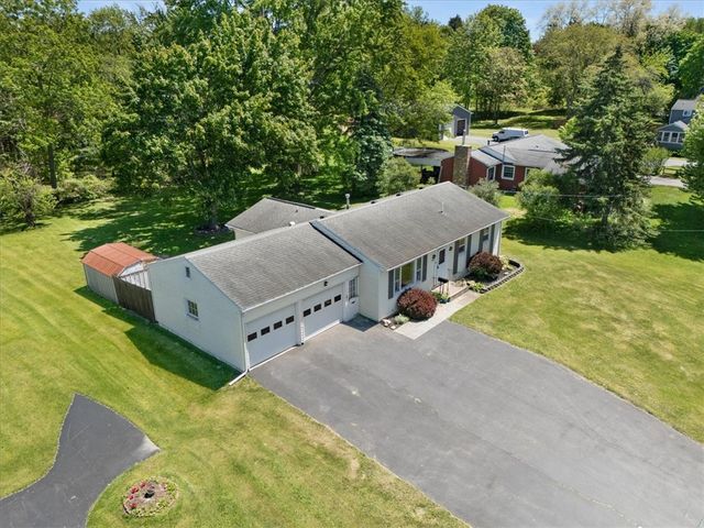 1078 Five Mile Line Road, Webster, NY 14580
