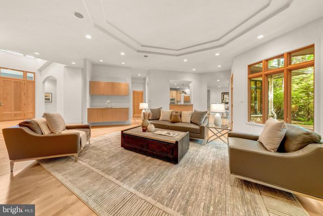 5933 WOODLEY RD, Mclean, VA 22101