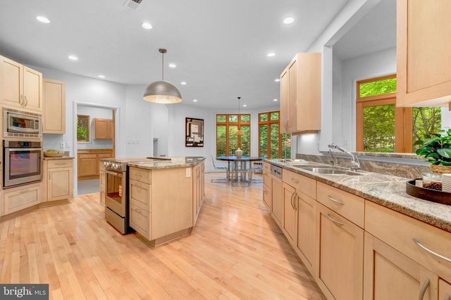5933 WOODLEY RD, Mclean, VA 22101