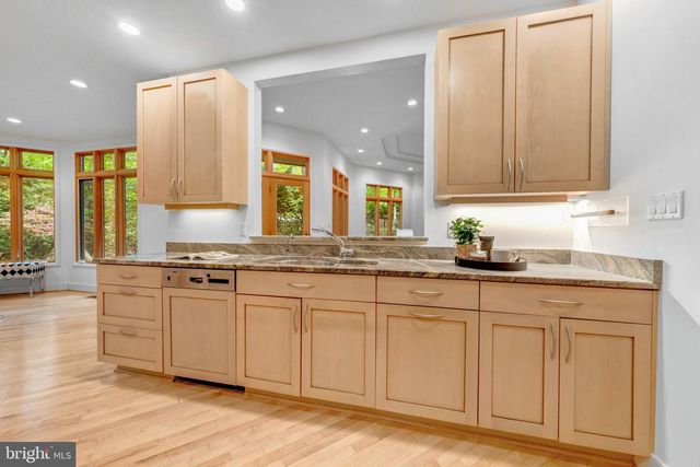 5933 WOODLEY RD, Mclean, VA 22101
