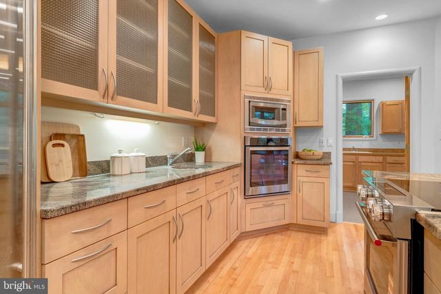 5933 WOODLEY RD, Mclean, VA 22101
