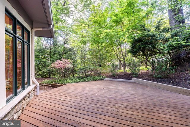 5933 WOODLEY RD, Mclean, VA 22101
