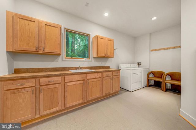 5933 WOODLEY RD, Mclean, VA 22101