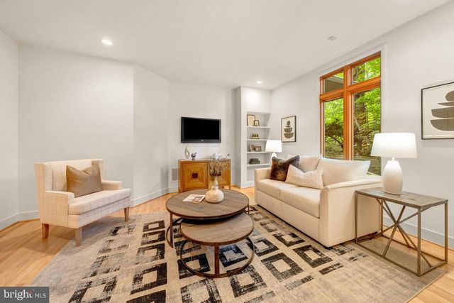 5933 WOODLEY RD, Mclean, VA 22101