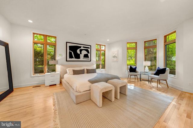 5933 WOODLEY RD, Mclean, VA 22101