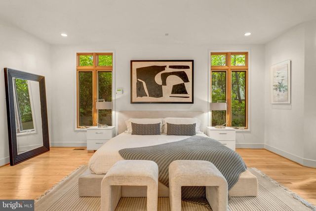 5933 WOODLEY RD, Mclean, VA 22101