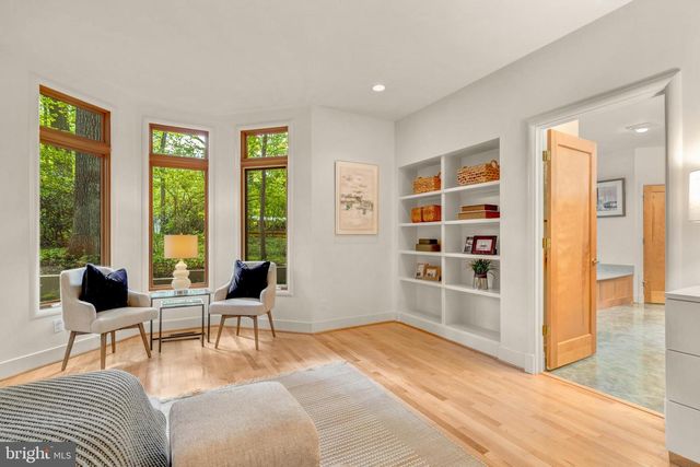 5933 WOODLEY RD, Mclean, VA 22101