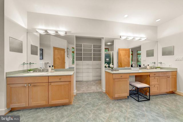 5933 WOODLEY RD, Mclean, VA 22101