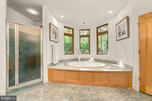 5933 WOODLEY RD, Mclean, VA 22101