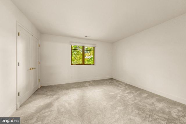 5933 WOODLEY RD, Mclean, VA 22101