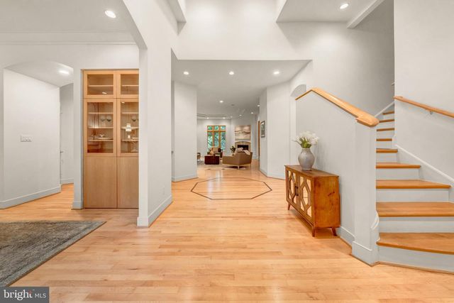 5933 WOODLEY RD, Mclean, VA 22101
