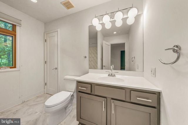 5933 WOODLEY RD, Mclean, VA 22101