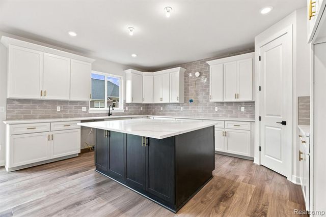 8683 Clare Drive, Shelby Twp, MI 48315