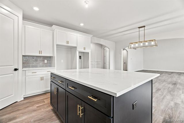 8683 Clare Drive, Shelby Twp, MI 48315