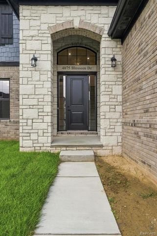 8683 Clare Drive, Shelby Twp, MI 48315