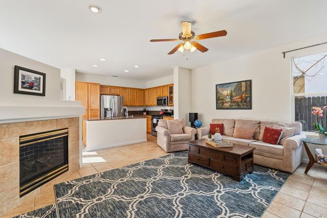 2070 Fenmore Way, Sacramento, CA 95835