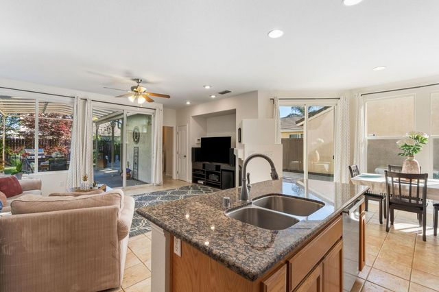 2070 Fenmore Way, Sacramento, CA 95835