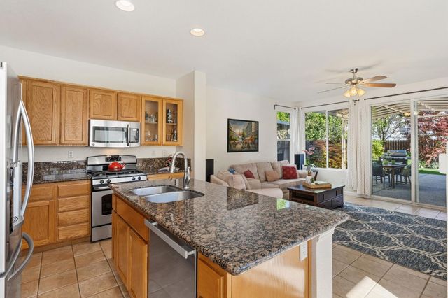 2070 Fenmore Way, Sacramento, CA 95835