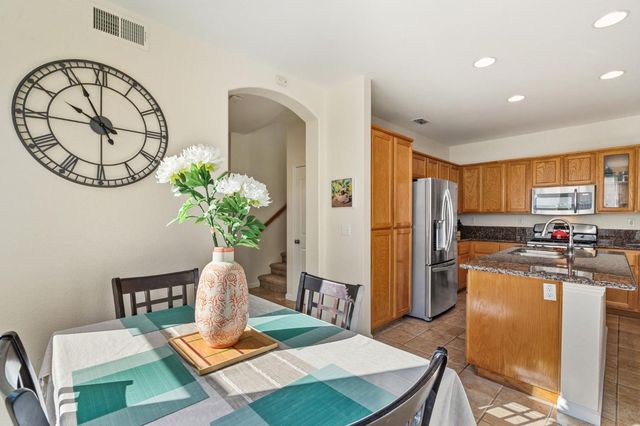 2070 Fenmore Way, Sacramento, CA 95835