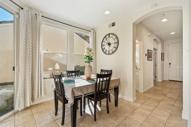 2070 Fenmore Way, Sacramento, CA 95835