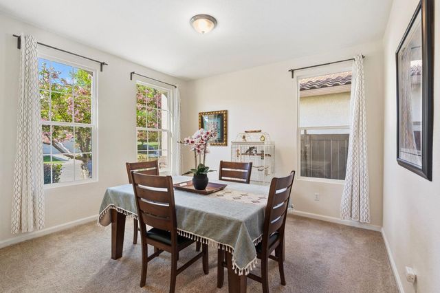 2070 Fenmore Way, Sacramento, CA 95835