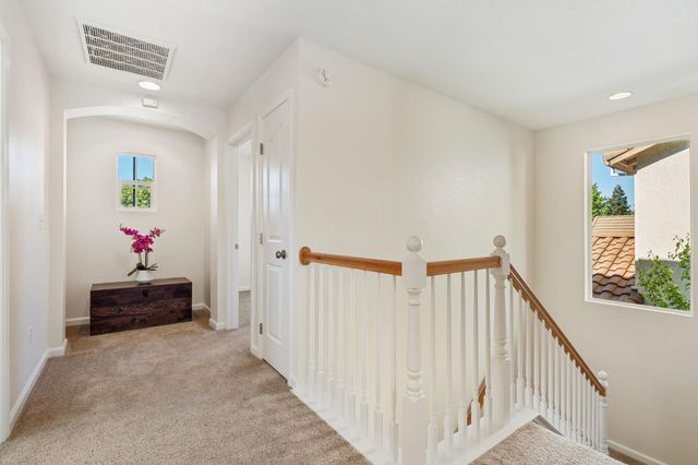 2070 Fenmore Way, Sacramento, CA 95835