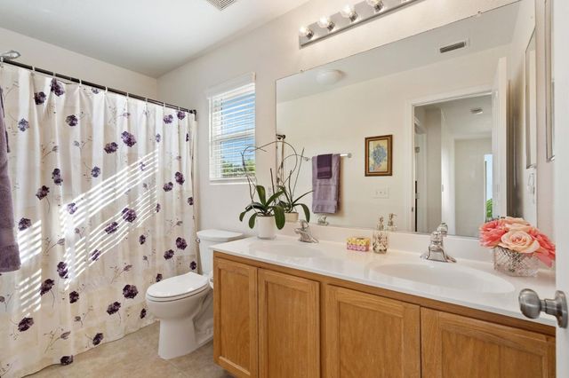 2070 Fenmore Way, Sacramento, CA 95835