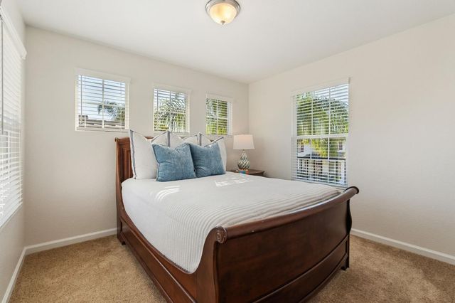 2070 Fenmore Way, Sacramento, CA 95835