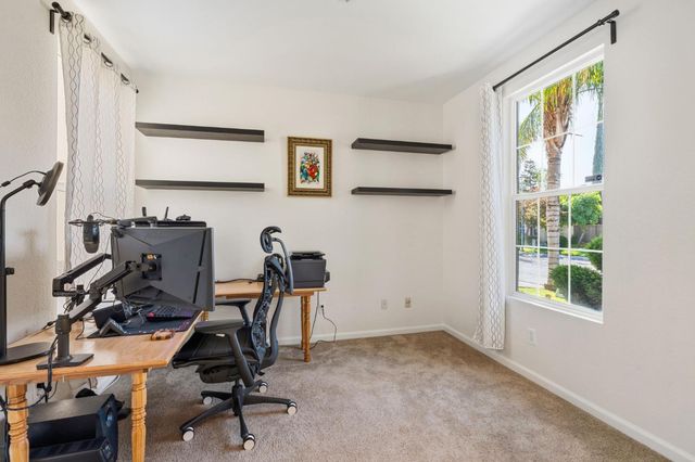 2070 Fenmore Way, Sacramento, CA 95835