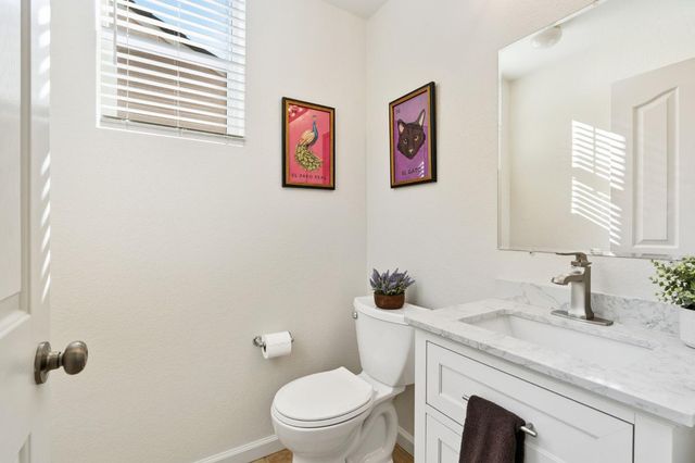 2070 Fenmore Way, Sacramento, CA 95835