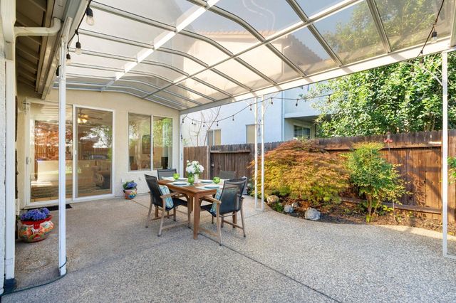 2070 Fenmore Way, Sacramento, CA 95835