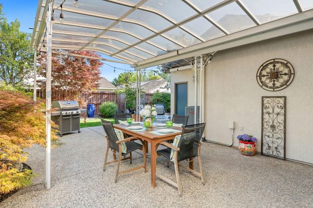 2070 Fenmore Way, Sacramento, CA 95835