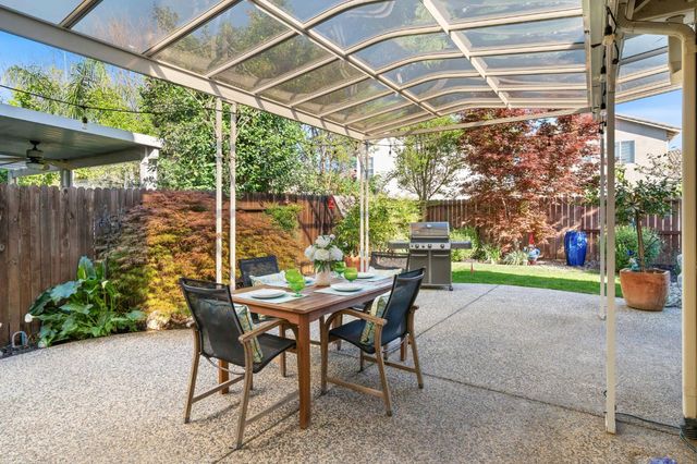 2070 Fenmore Way, Sacramento, CA 95835