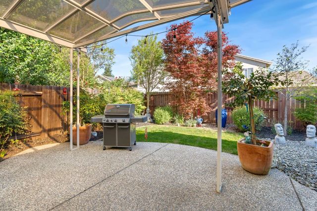 2070 Fenmore Way, Sacramento, CA 95835