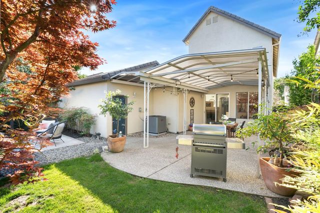 2070 Fenmore Way, Sacramento, CA 95835