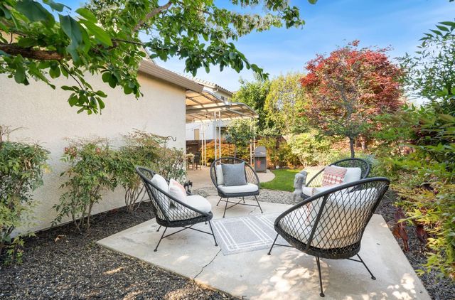 2070 Fenmore Way, Sacramento, CA 95835