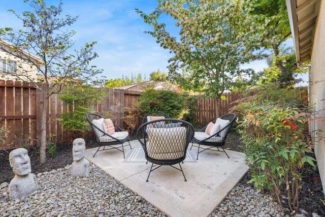 2070 Fenmore Way, Sacramento, CA 95835