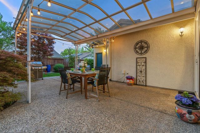 2070 Fenmore Way, Sacramento, CA 95835