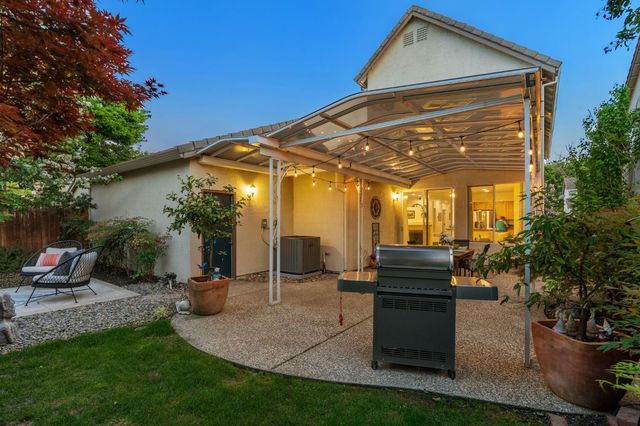 2070 Fenmore Way, Sacramento, CA 95835