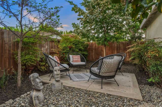 2070 Fenmore Way, Sacramento, CA 95835