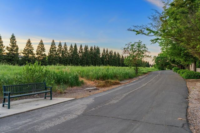 2070 Fenmore Way, Sacramento, CA 95835