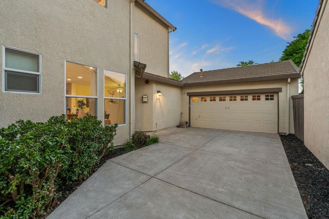 2070 Fenmore Way, Sacramento, CA 95835