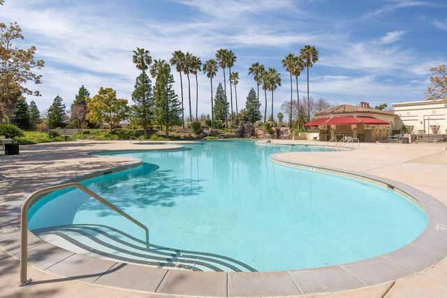 2070 Fenmore Way, Sacramento, CA 95835