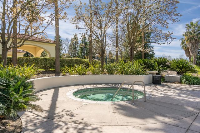 2070 Fenmore Way, Sacramento, CA 95835