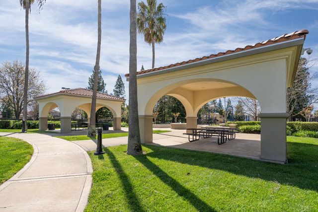 2070 Fenmore Way, Sacramento, CA 95835