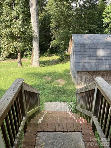4024 Abbeydale Drive, Charlotte, NC 28205