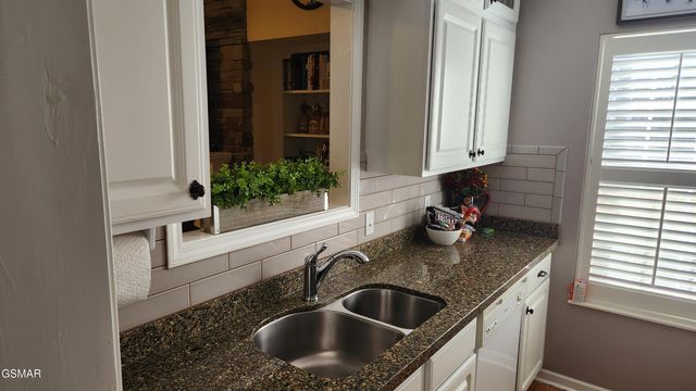 523 Apple View Way, Sevierville, TN 37862